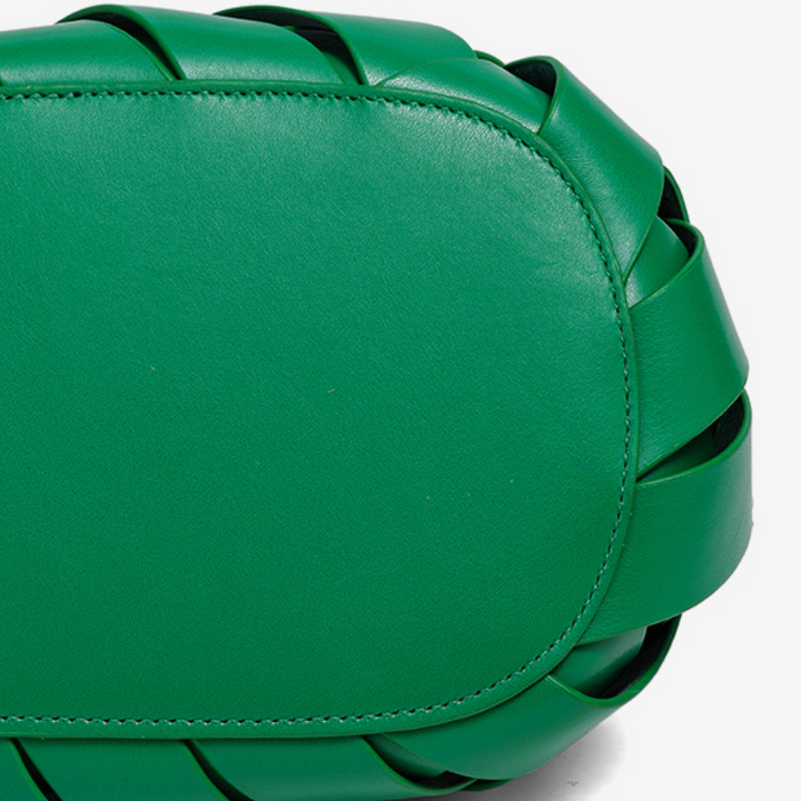 THE V-CUT CLUTCH