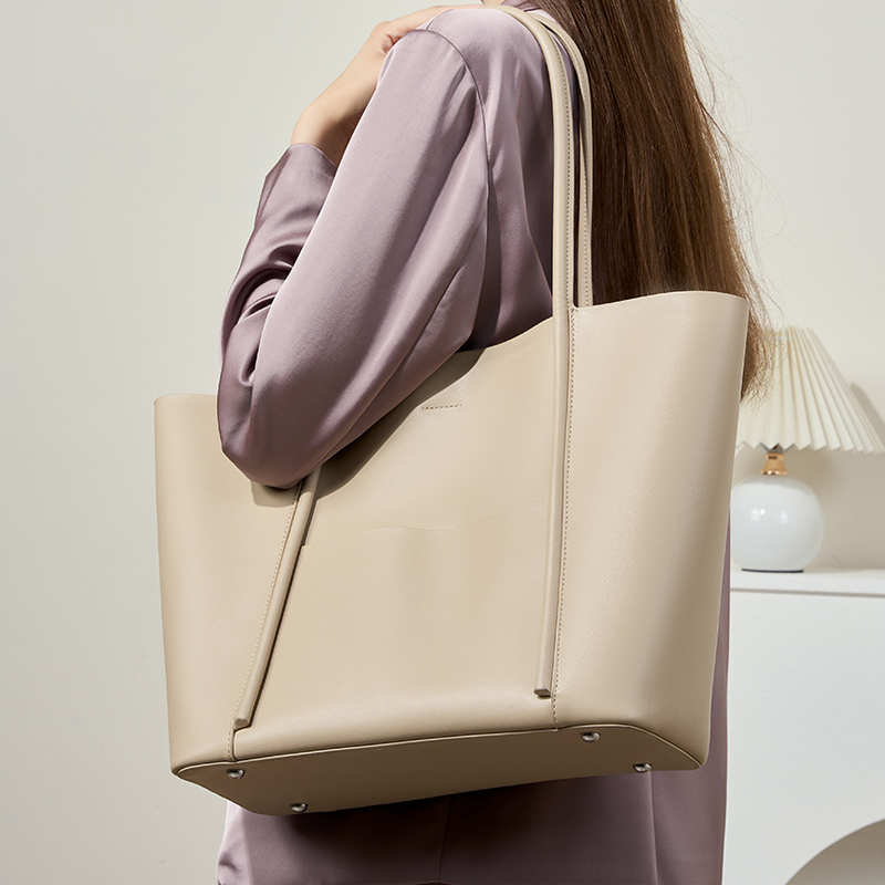 LE SAC CABAS MINIMALISTE INDISPENSABLE