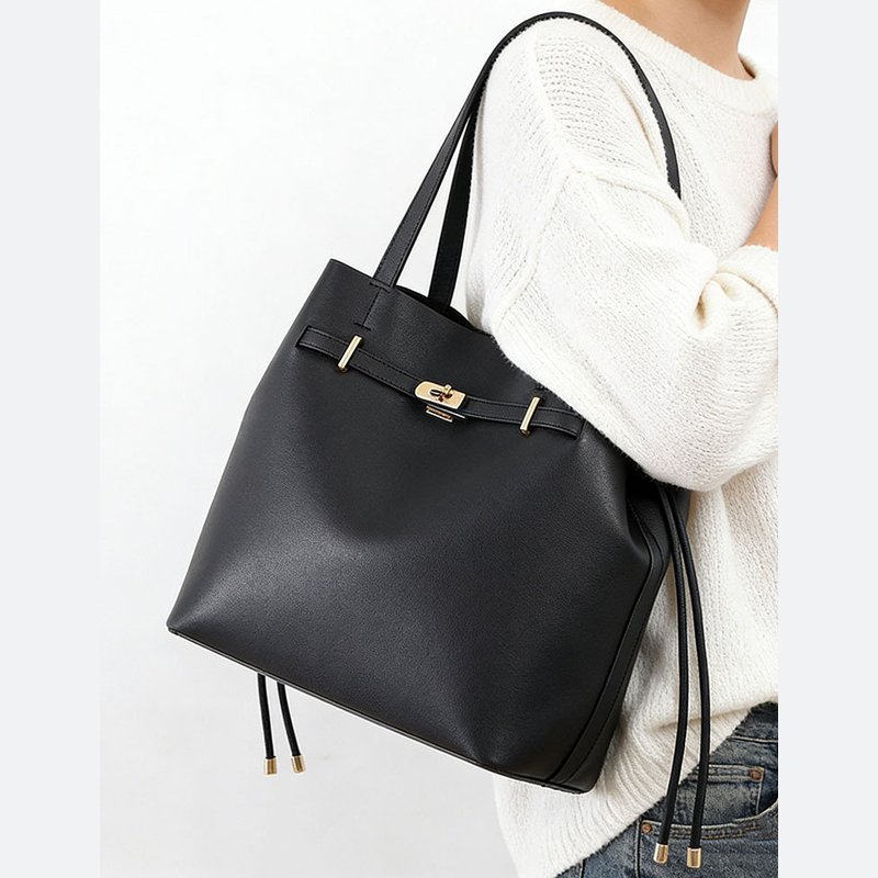 LE SAC DE COURSES AVEC CORDON DE SERRAGE ET CEINTURE