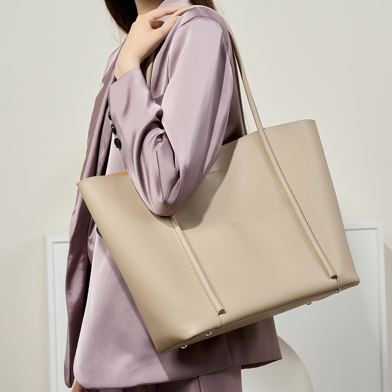 LE SAC CABAS MINIMALISTE INDISPENSABLE