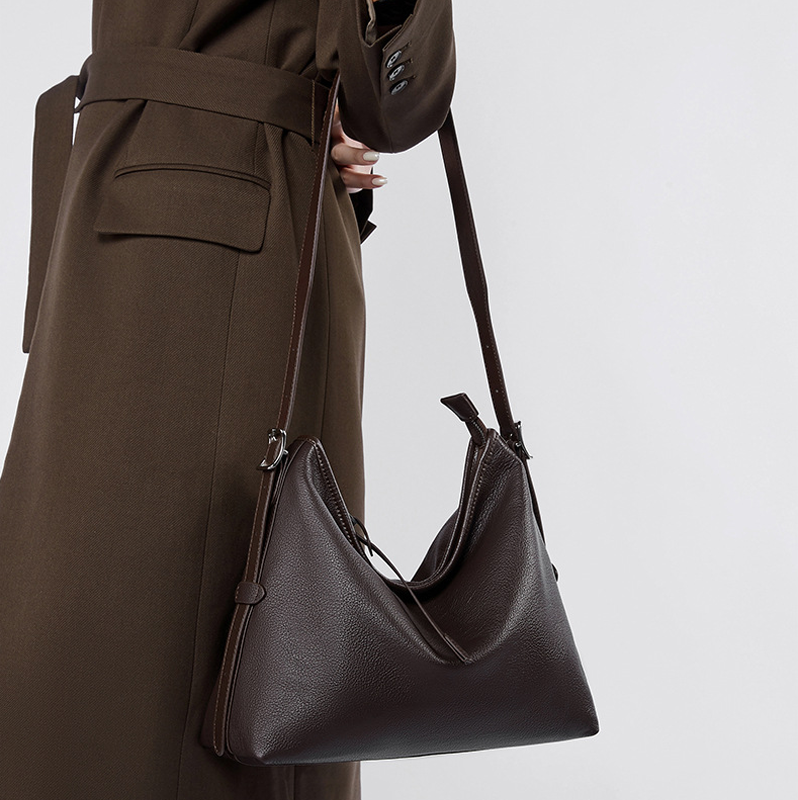 LE SAC HOBO ARC DÉCONTRACTÉ