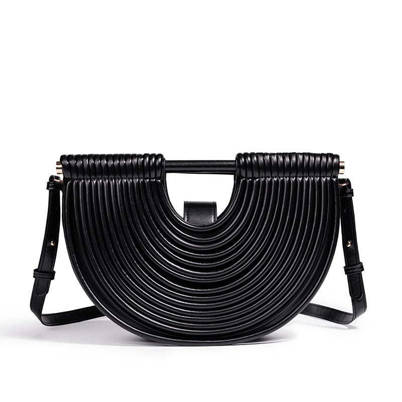 LA POCHETTE ARCHITECTURALE À PLIS RADIAUX