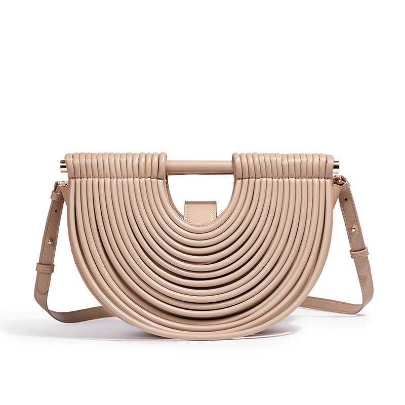 LA POCHETTE ARCHITECTURALE À PLIS RADIAUX