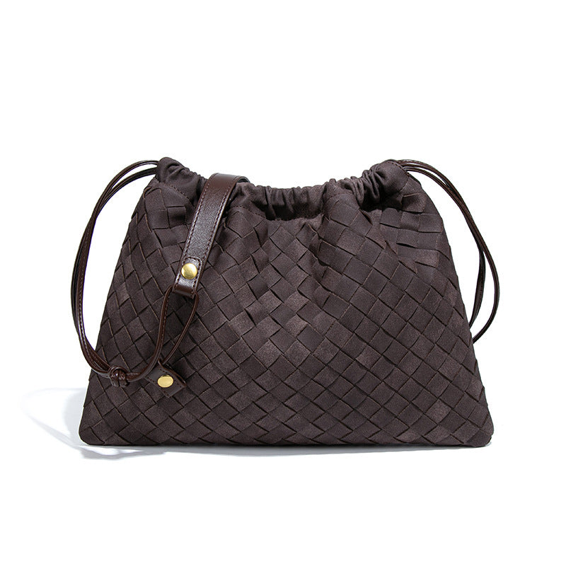 LA POCHETTE EN FAUX DAIM À CORDON DE SERRAGE