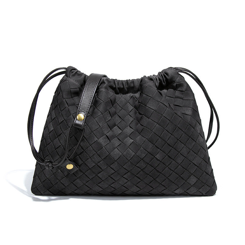 LA POCHETTE EN FAUX DAIM À CORDON DE SERRAGE