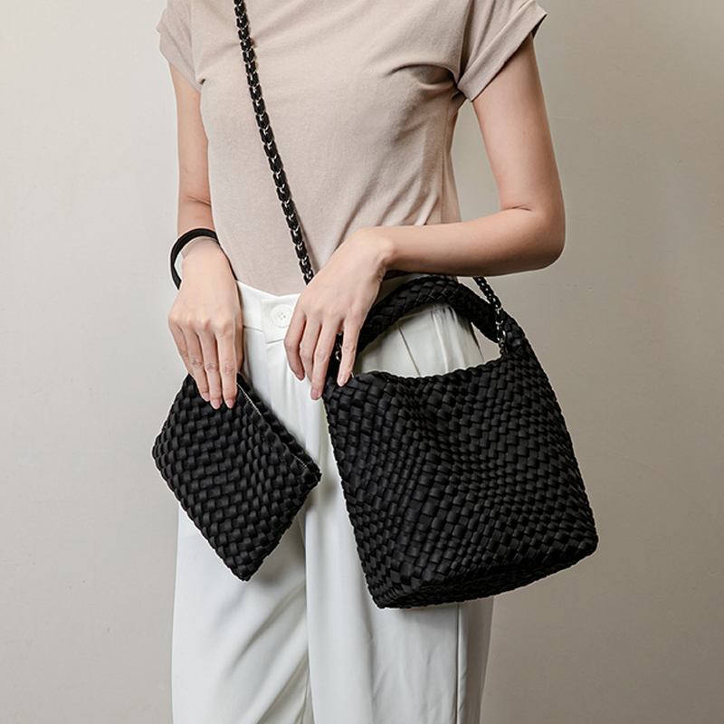 LE SAC CABAS VOLUME EN SATIN
