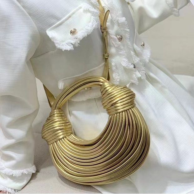 LE SAC À LA BOBINE DORÉE