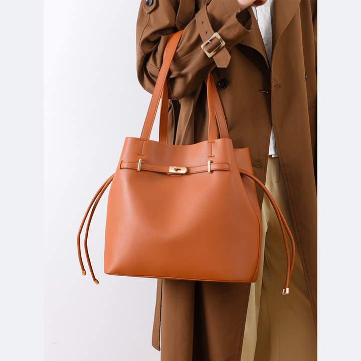 LE SAC DE COURSES AVEC CORDON DE SERRAGE ET CEINTURE