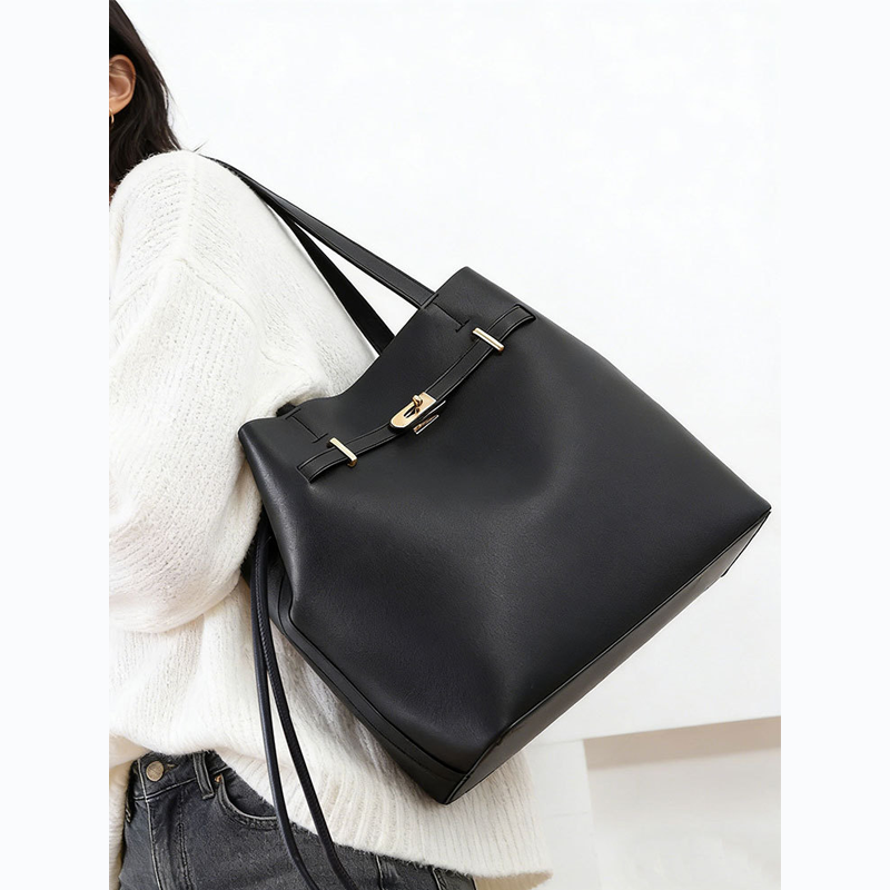 LE SAC DE COURSES AVEC CORDON DE SERRAGE ET CEINTURE