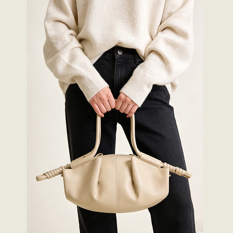 LE SAC-AUMÔNIÈRE PLISSÉ SCULPTURAL