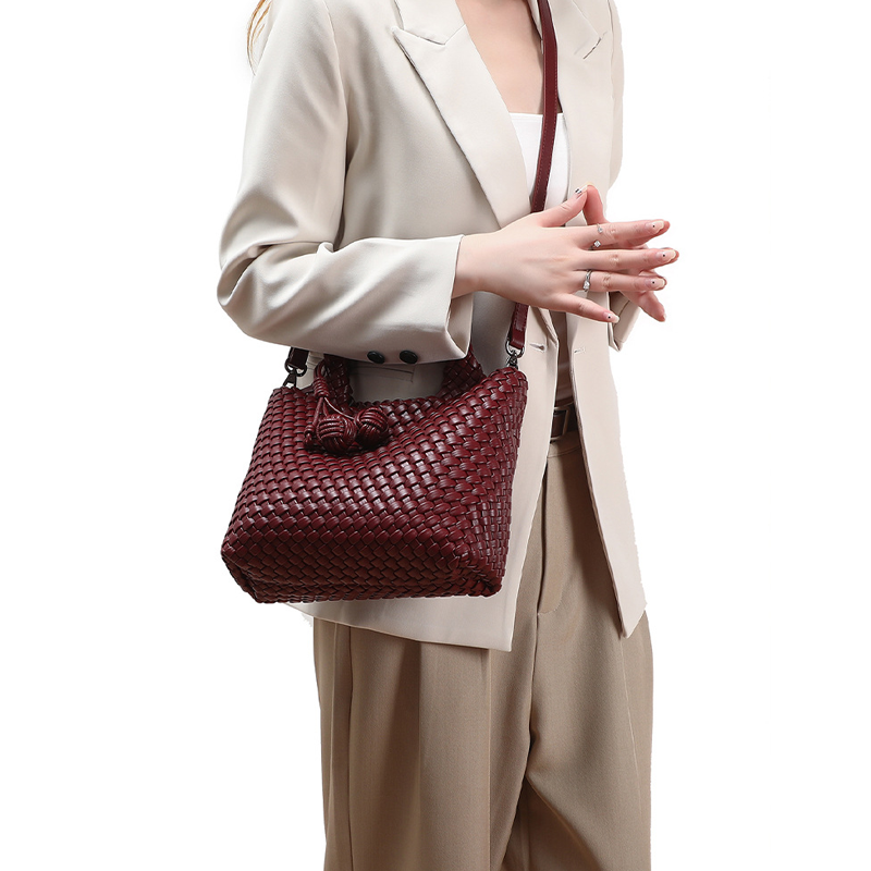 LE SAC CABAS MINI VOLUME POMPONS