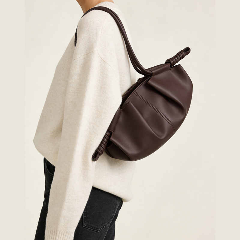 LE SAC-AUMÔNIÈRE PLISSÉ SCULPTURAL