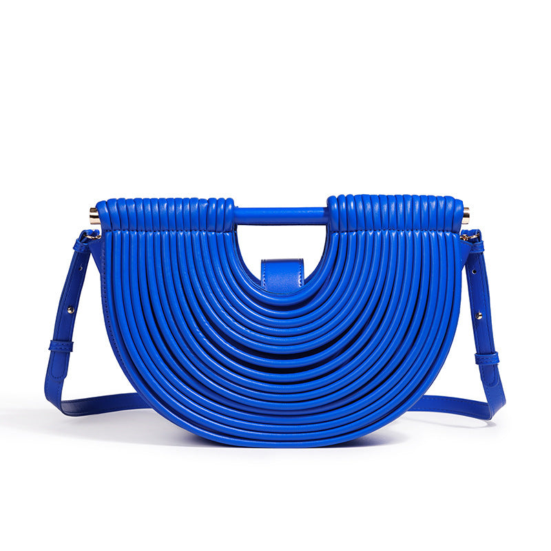 LA POCHETTE ARCHITECTURALE À PLIS RADIAUX