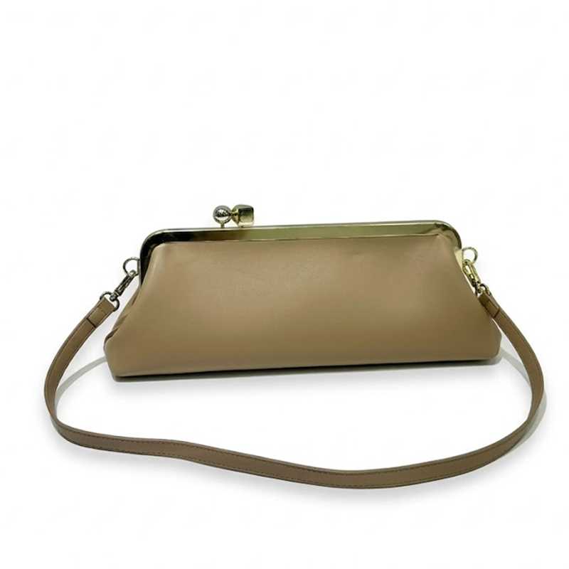 LA POCHETTE ALLONGÉE VINTAGE AVEC FERMOIR