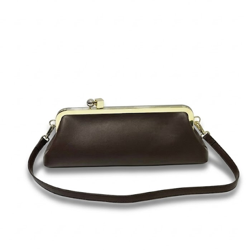 LA POCHETTE ALLONGÉE VINTAGE AVEC FERMOIR
