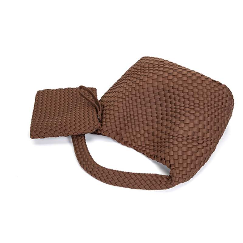 LE SAC CABAS VOLUME EN SATIN