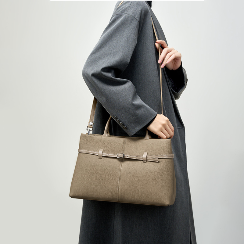 LE SAC CABAS D'AFFAIRES CEINTURÉ