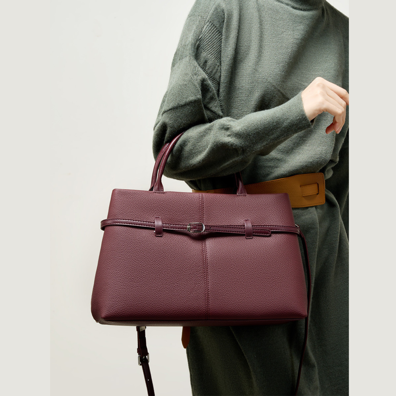 LE SAC CABAS D'AFFAIRES CEINTURÉ
