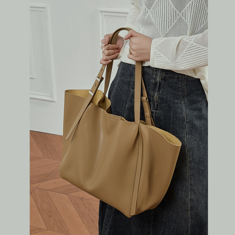 LE CABAS SOUPLE MINIMALISTE