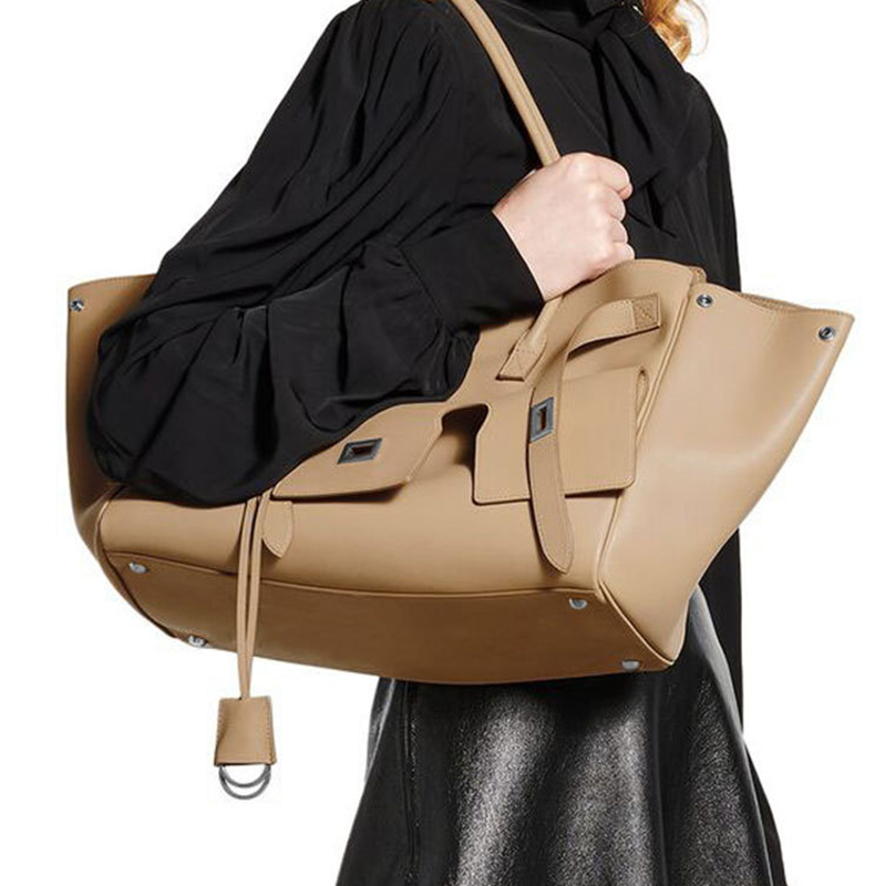 DIE MULTI-POCKET DEKONSTRUIERTE TRAGETASCHE