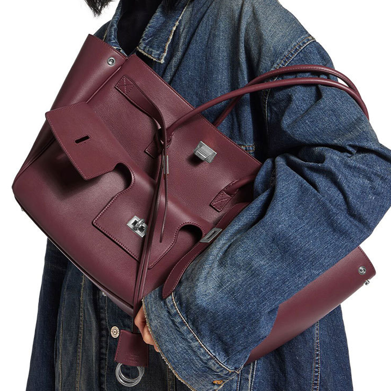 DIE MULTI-POCKET DEKONSTRUIERTE TRAGETASCHE