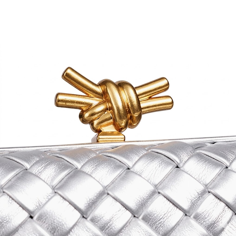 LA POCHETTE DUFFEL RAFFINÉE