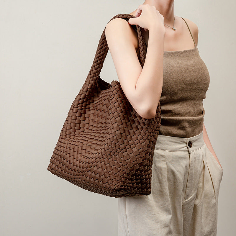 LE SAC CABAS VOLUME EN SATIN