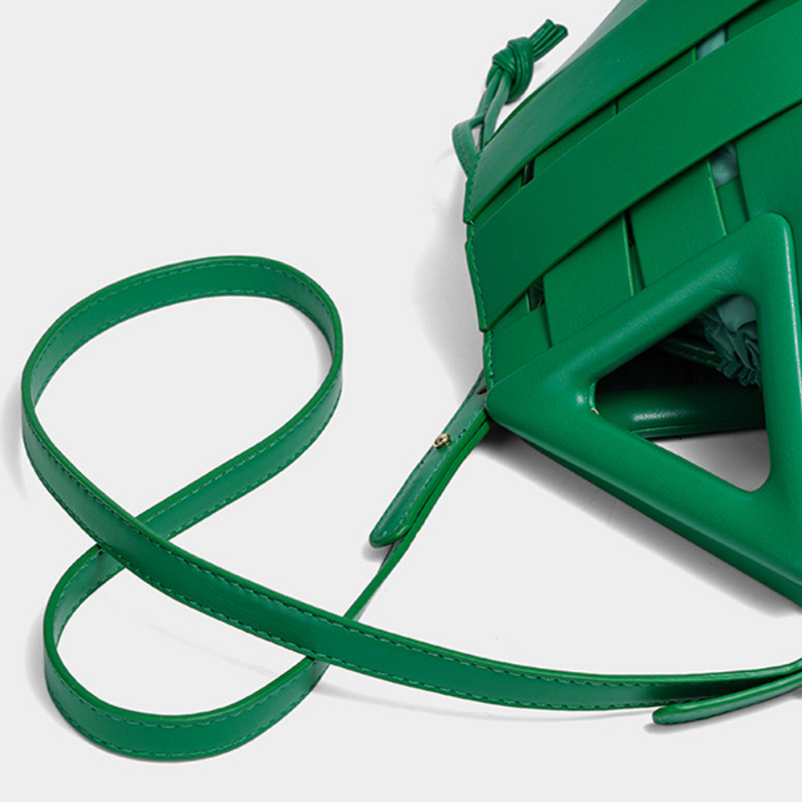 THE V-CUT CLUTCH